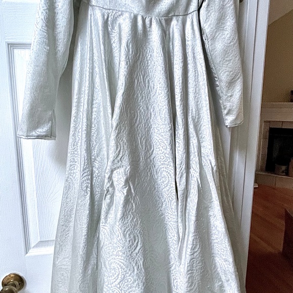 Size 4 Ball Gown - Picture 2 of 7